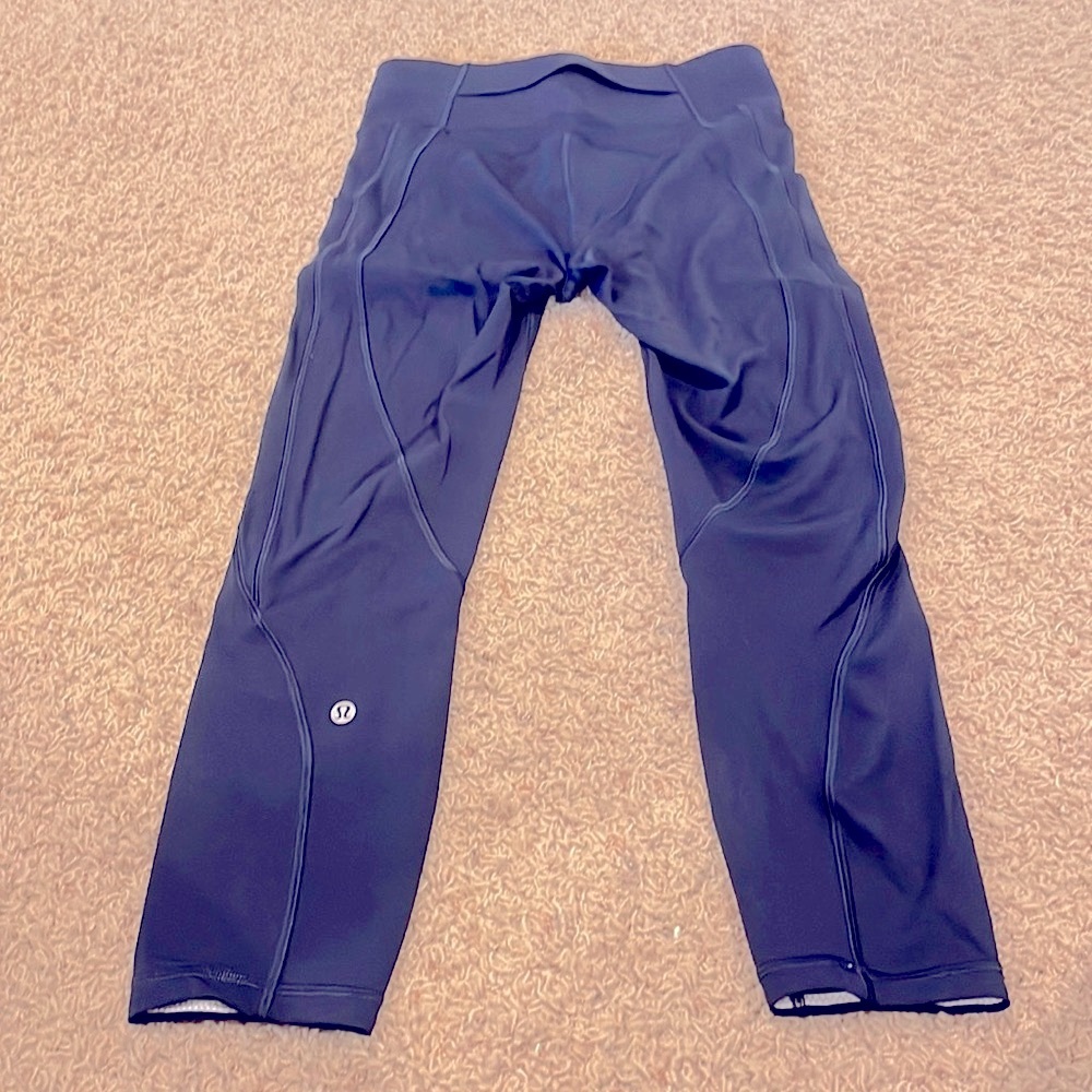 Lululemon Time to Sweat Crop 23” - Size 6 - Navy